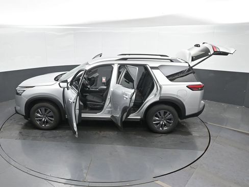 Used 2025 Nissan Pathfinder SV FWD image 51