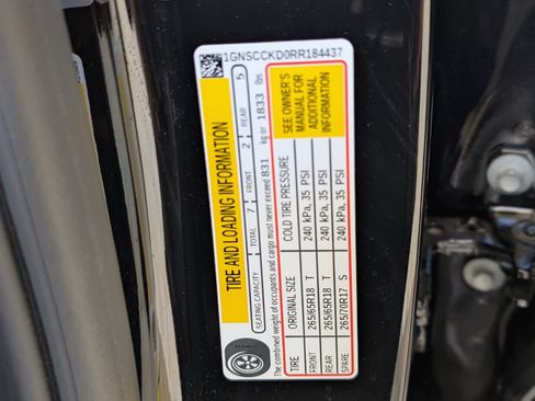 Used 2024 Chevrolet Suburban LT w/ Luxury Package RWD image 41