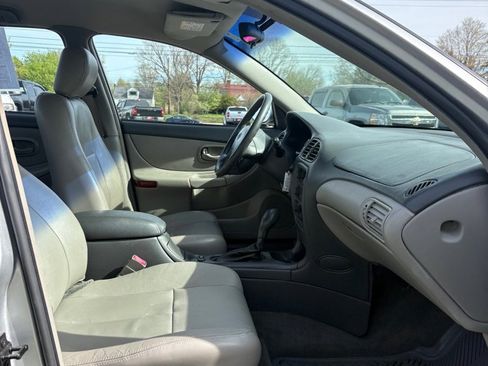 Used 2002 Oldsmobile Intrigue GL w/ Premium Leather Pkg FWD image 11