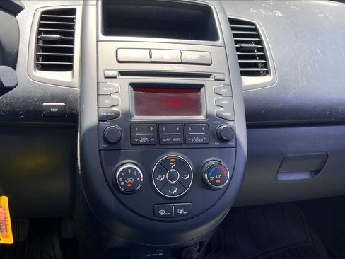 Used 2013 Kia Soul FWD image 33