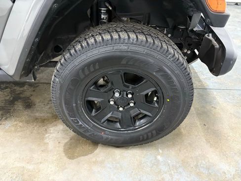 Used 2021 Jeep Gladiator Mojave AWD/4WD image 19