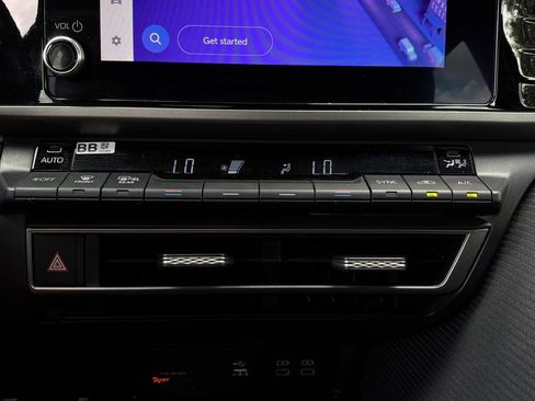 Used 2025 Toyota Camry SE FWD image 27