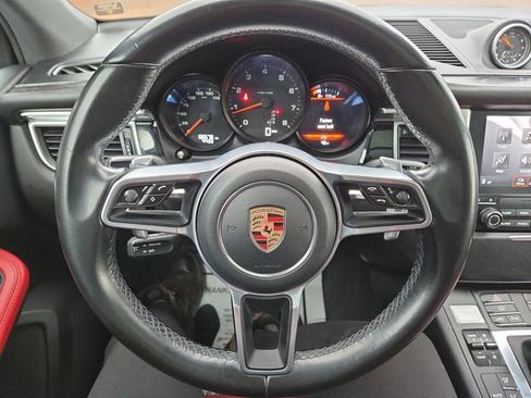 Used 2017 Porsche Macan image 20