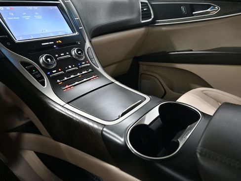 Used 2019 Lincoln Nautilus Select AWD/4WD image 23