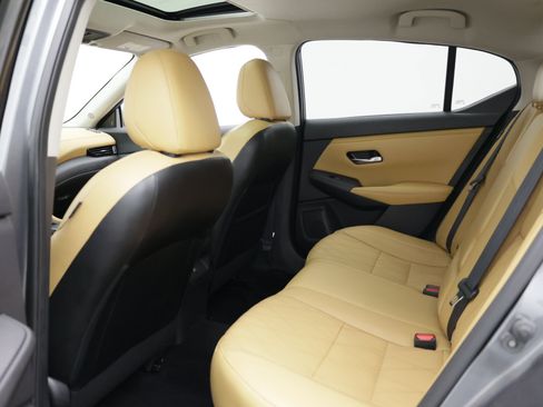 Used 2021 Nissan Sentra SV w/ SV Premium Package FWD image 26