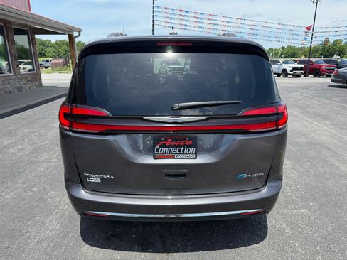 Used 2021 Chrysler Pacifica Touring-L FWD image 5
