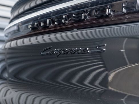Certified 2025 Porsche Cayenne S image 45