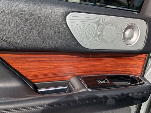 Used 2019 Lincoln Navigator Reserve image 28