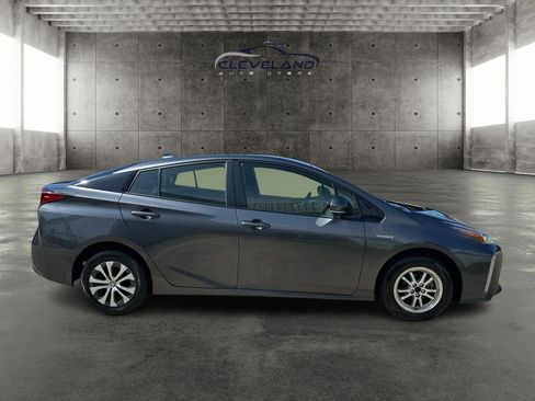 Used 2019 Toyota Prius XLE AWD/4WD image 2
