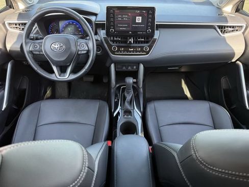 Used 2022 Toyota Corolla Cross XLE w/ Convenience Package AWD/4WD image 11