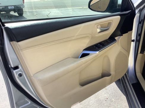 Used 2017 Toyota Camry XLE FWD image 28