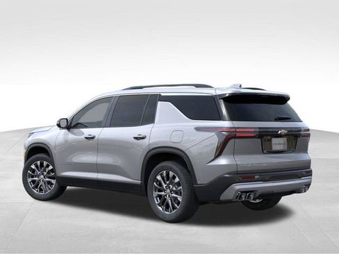 New 2026 Chevrolet Traverse LT image 3