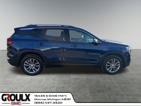 Used 2022 GMC Terrain SLT w/ Tech Package image 7