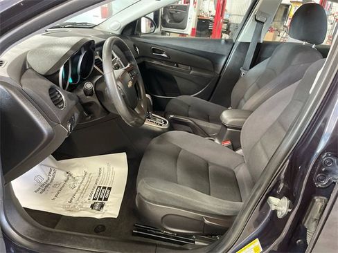Used 2015 Chevrolet Cruze LT image 11