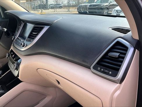 Used 2017 Hyundai Tucson Limited image 21