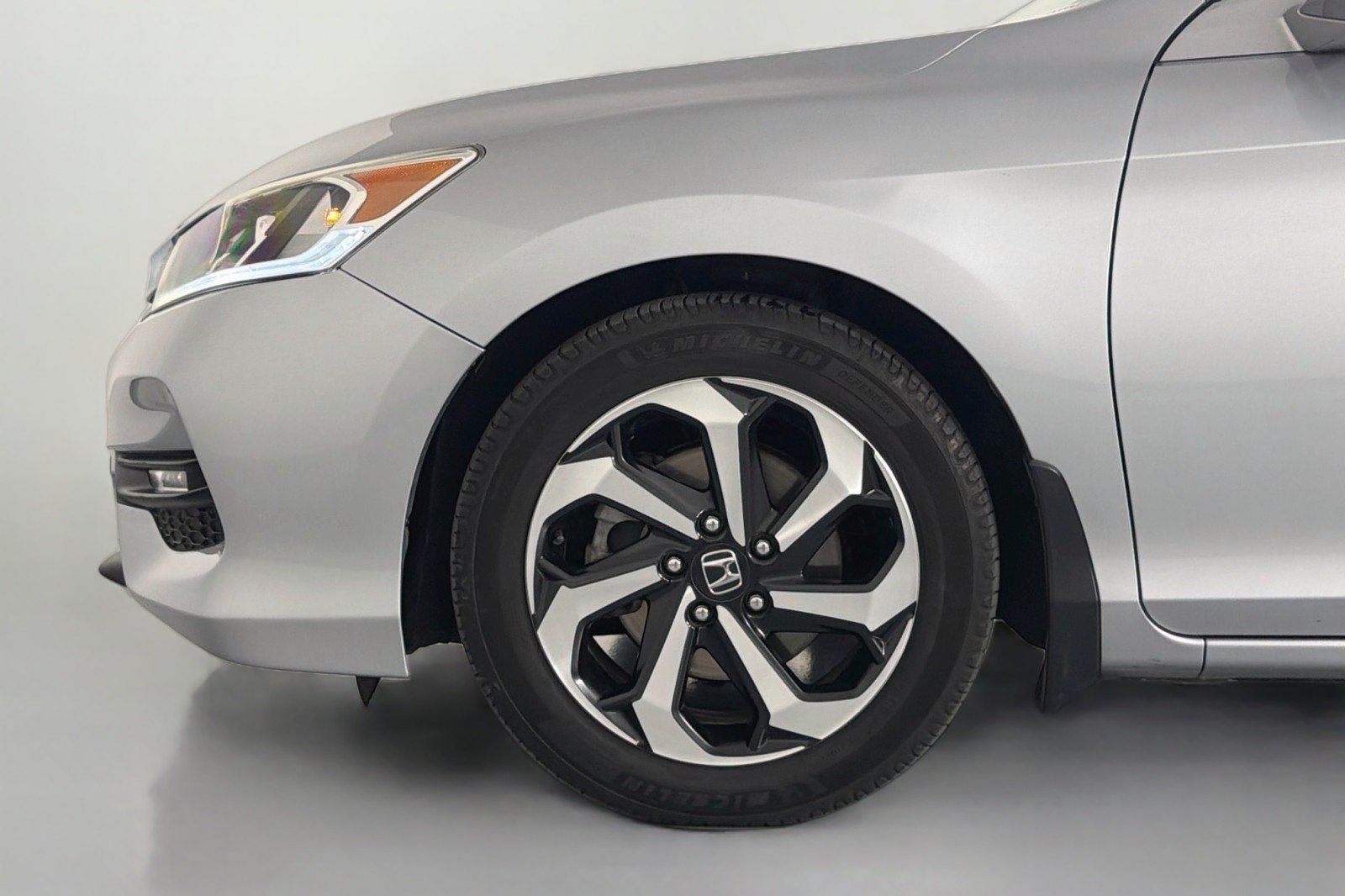 Used 2016 Honda Accord EX image 10