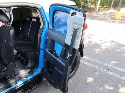 Used 2007 Toyota FJ Cruiser 4WD image 23