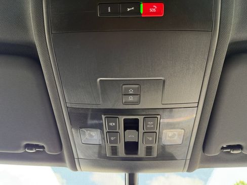 Used 2023 Volkswagen Atlas Cross Sport SE w/ Panoramic Sunroof Package FWD image 18
