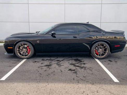 Used 2021 Dodge Challenger SRT Hellcat Redeye image 2