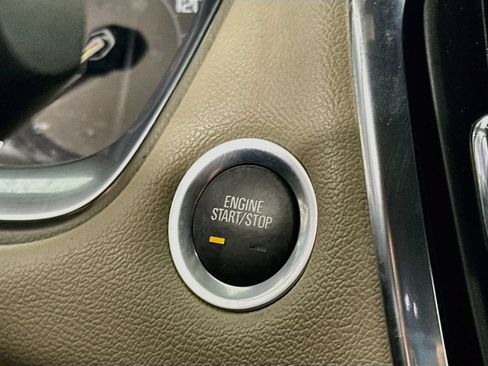 Used 2023 Chevrolet Traverse LT w/ LT Premium Package AWD/4WD image 21