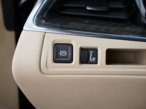 Used 2019 Cadillac XT5 AWD image 28