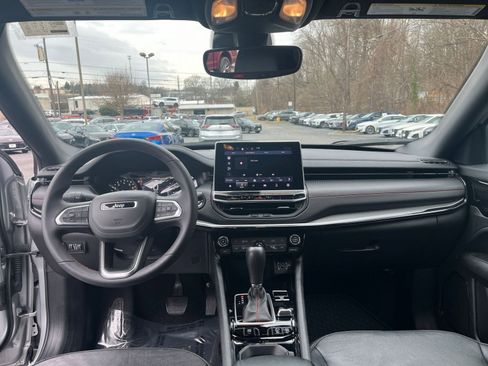 Used 2025 Jeep Compass Trailhawk image 28