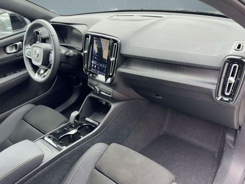 Certified 2023 Volvo C40 P8 Recharge Ultimate image 30