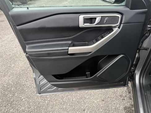 Used 2024 Ford Explorer XLT image 18