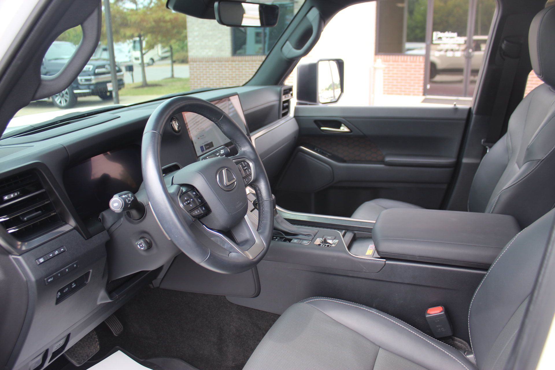 Used 2024 Lexus GX 550 w/ Accessory Package (Z1) AWD/4WD image 12
