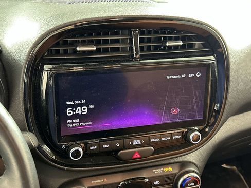 Used 2025 Kia Soul EX image 16