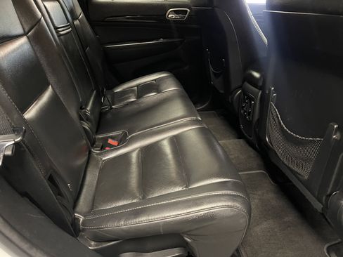 Used 2013 Jeep Grand Cherokee Laredo image 16