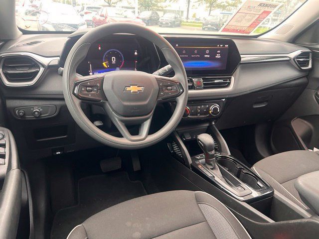 Used 2025 Chevrolet TrailBlazer LT w/ Driver Confidence Package AWD/4WD image 13