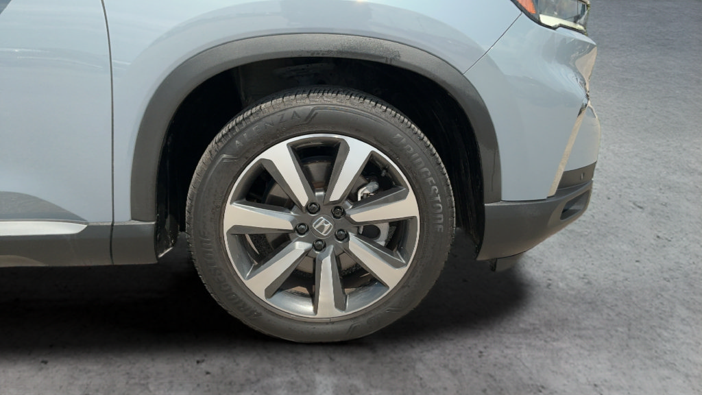 Used 2025 Honda Pilot Elite image 25
