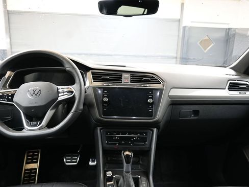 Certified 2024 Volkswagen Tiguan SE R-Line image 22