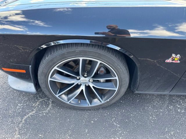 Used 2016 Dodge Challenger R/T Scat Pack w/ Leather Interior Group RWD image 14