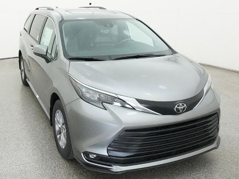 New 2026 Toyota Sienna XLE image 14