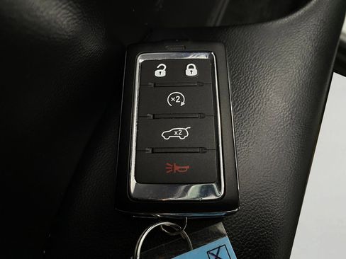 Used 2024 Jeep Grand Cherokee Limited w/ Black Appearance Package image 32