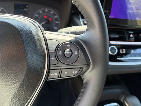 Used 2025 Toyota Corolla SE w/ Convenience Package image 25