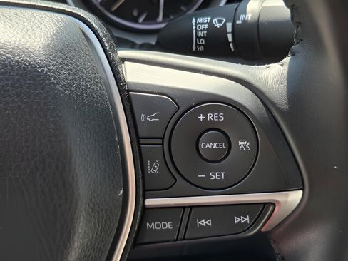 Used 2022 Toyota Camry XLE image 24