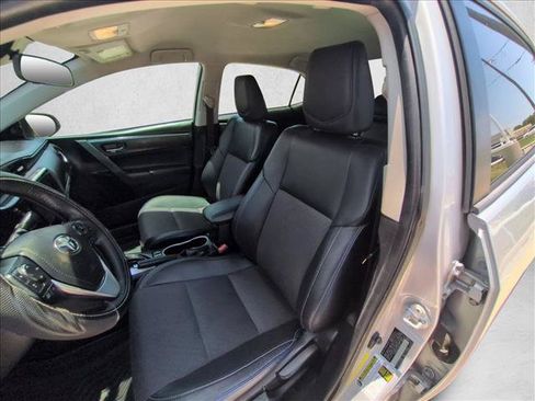 Used 2018 Toyota Corolla SE FWD image 14