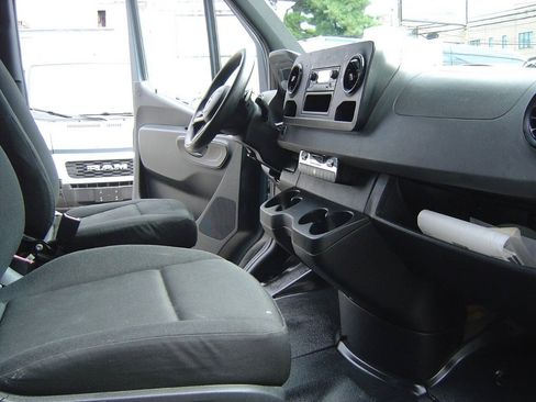 Used 2021 Mercedes-Benz Sprinter 2500 image 8