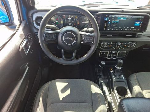 Used 2024 Jeep Wrangler Unlimited w/ Convenience Group image 13