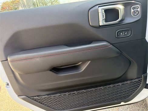 New 2026 Jeep Gladiator Rubicon w/ Steel Bumper Group image 10