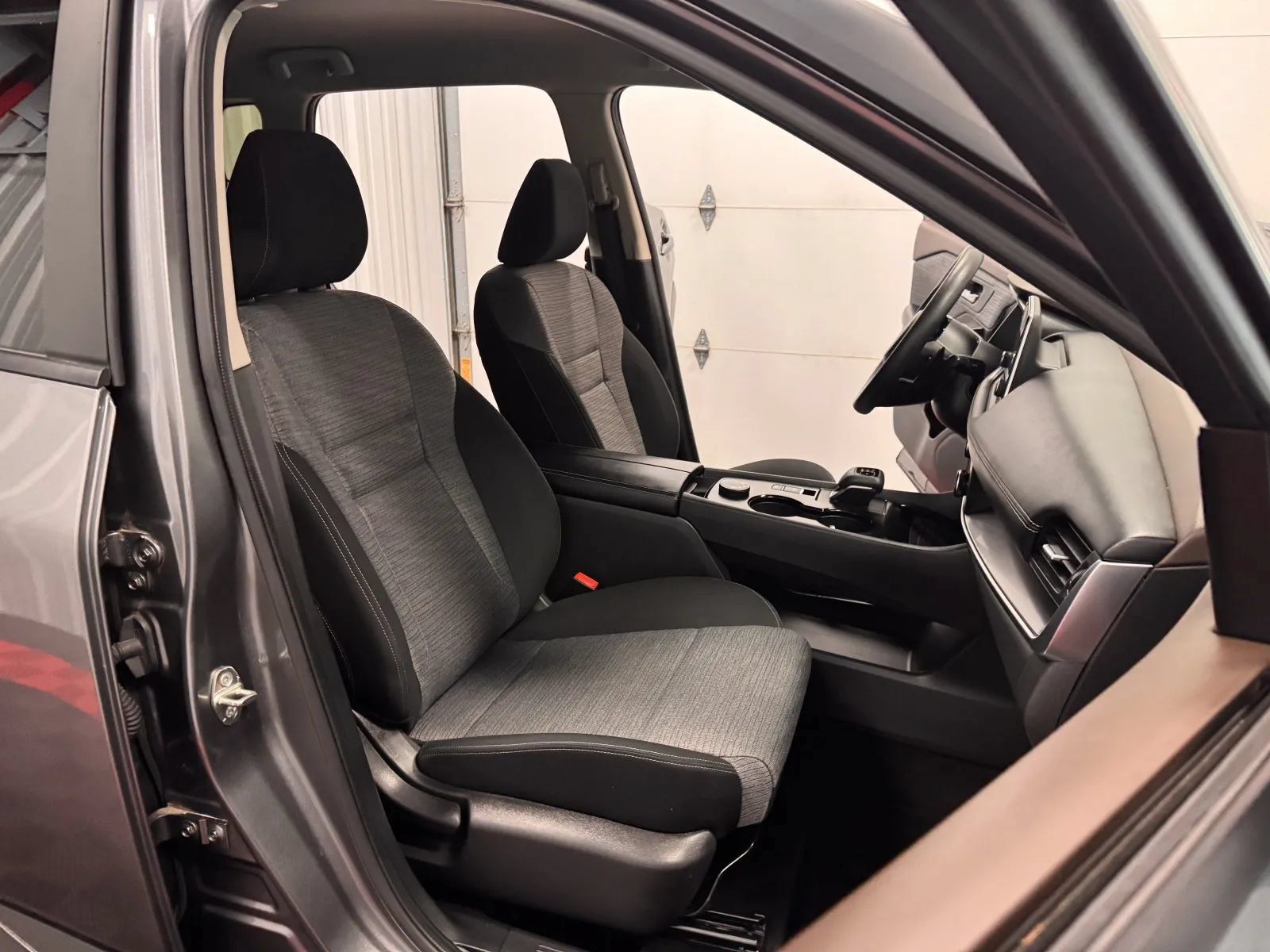 Used 2023 Nissan Rogue SV AWD/4WD image 42