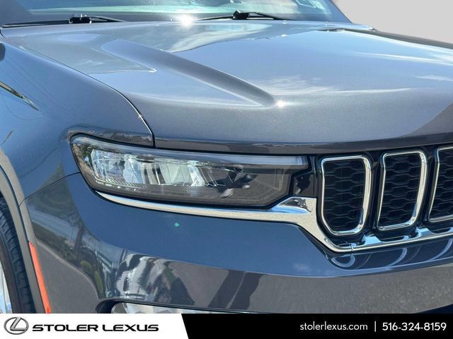 Used 2023 Jeep Grand Cherokee Limited AWD/4WD image 4