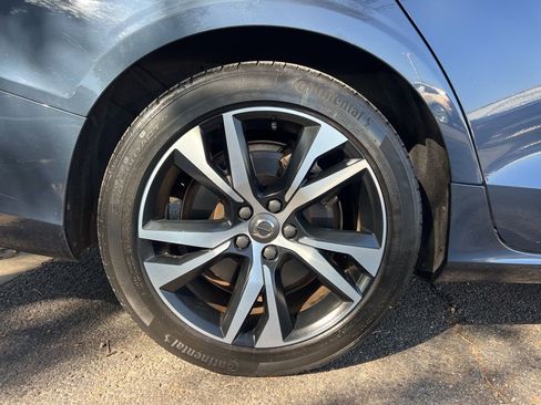 Used 2019 Volvo S60 T6 R-Design image 9