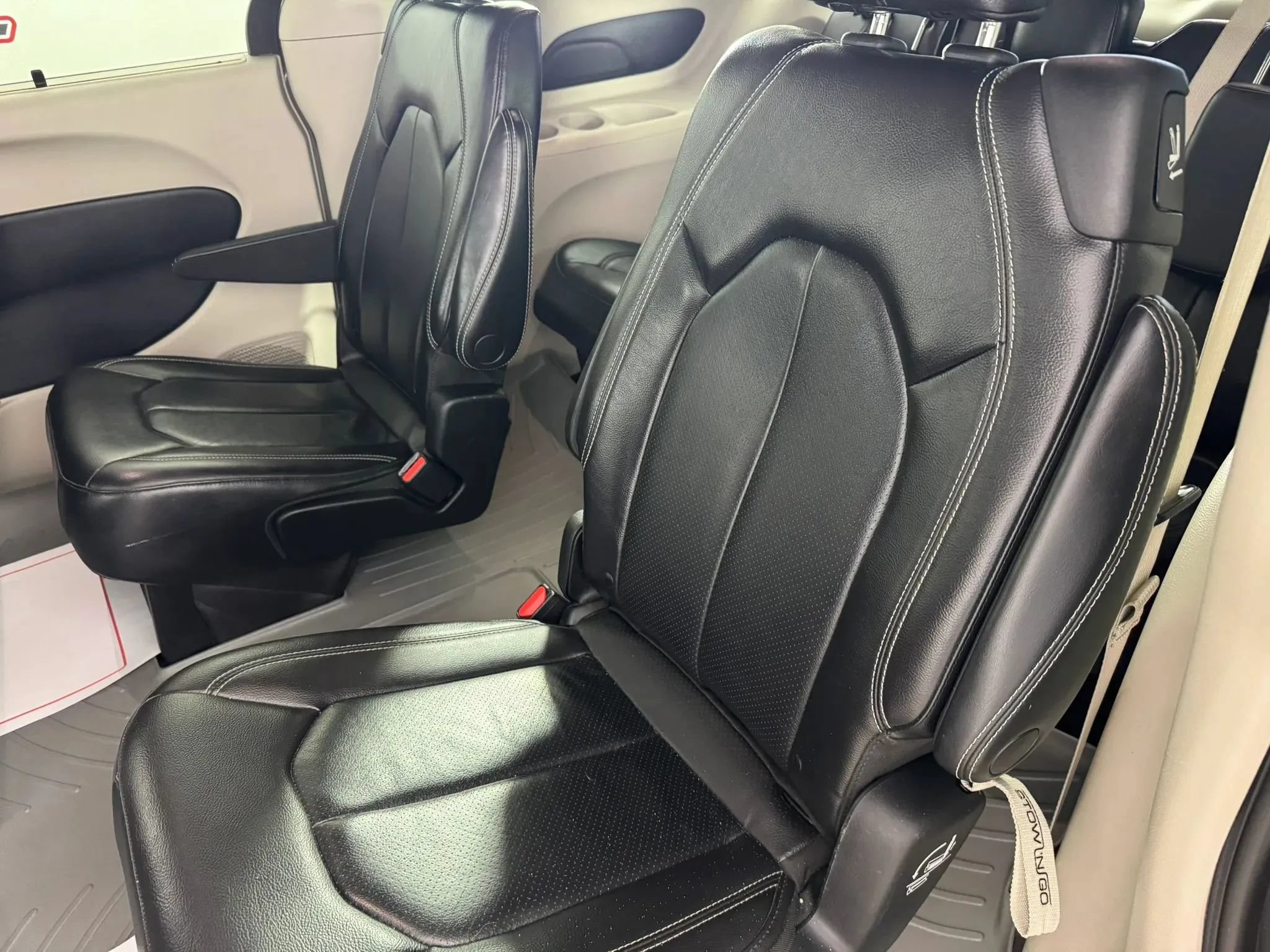 Used 2022 Chrysler Pacifica Touring-L FWD image 34