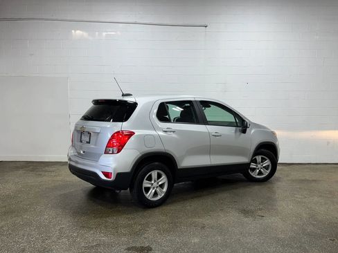 Used 2019 Chevrolet Trax LS FWD image 3