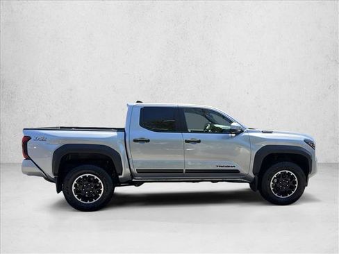 Used 2025 Toyota Tacoma TRD Off-Road AWD/4WD image 4