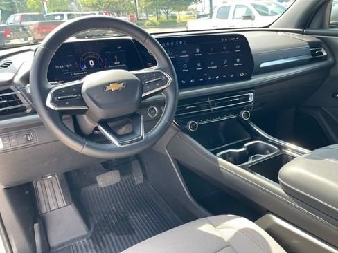 Used 2026 Chevrolet Traverse LT w/ LPO, Floor Liner Package FWD image 12